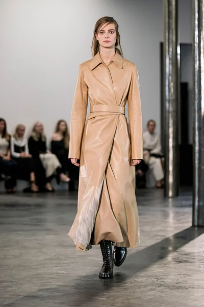 Look 3